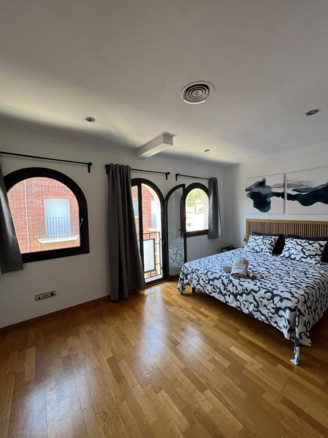 הוילה סנט פליו דה יוברגאט Casa Neus, Casa Cerca De Barcelona מראה חיצוני תמונה
